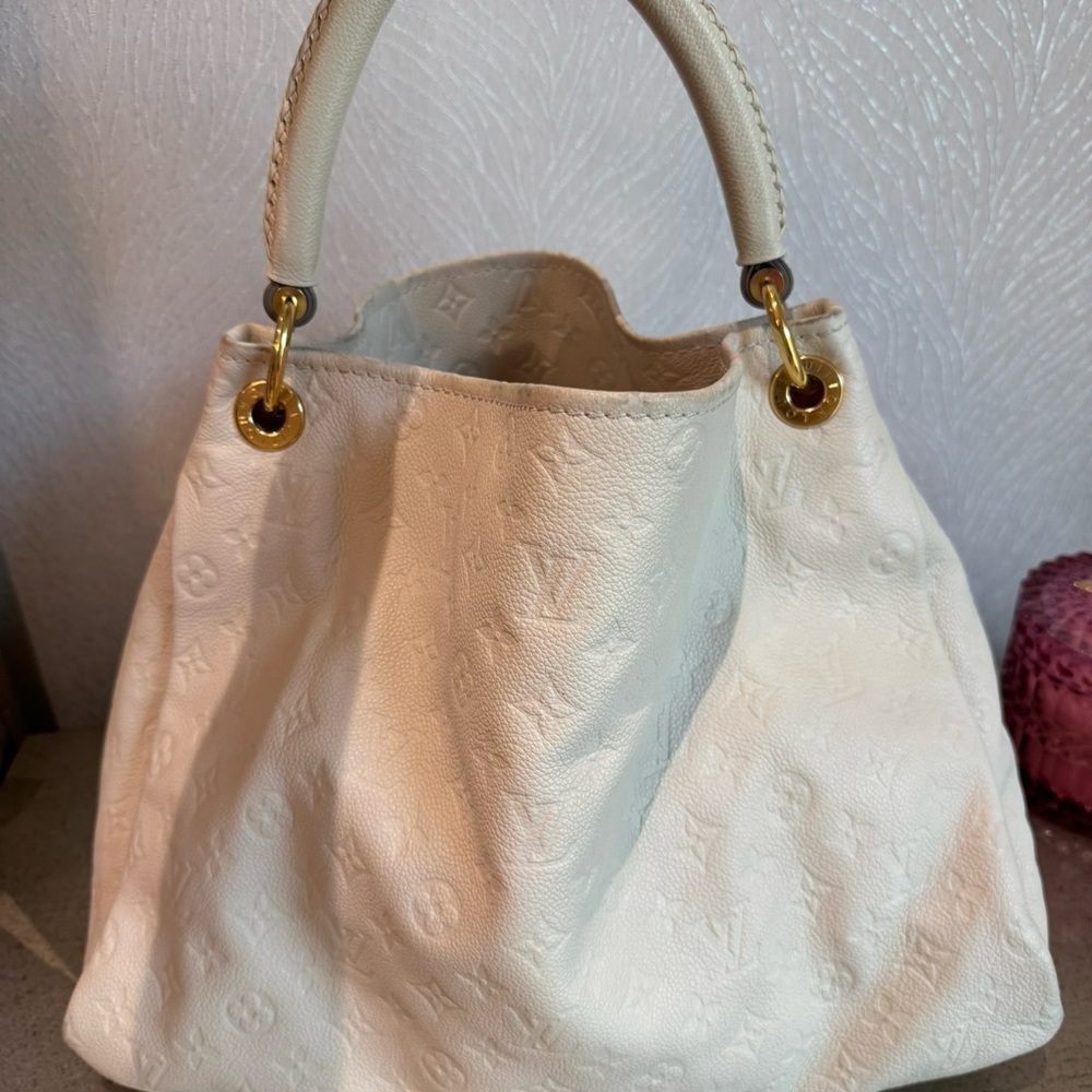 Louis Vuitton Cream Shoulder Bag